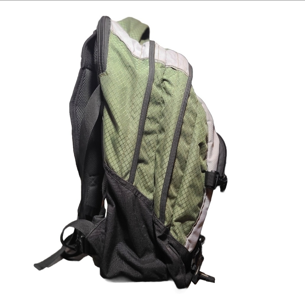 Hi-Tec Large Backpack - Picture 5 of 9